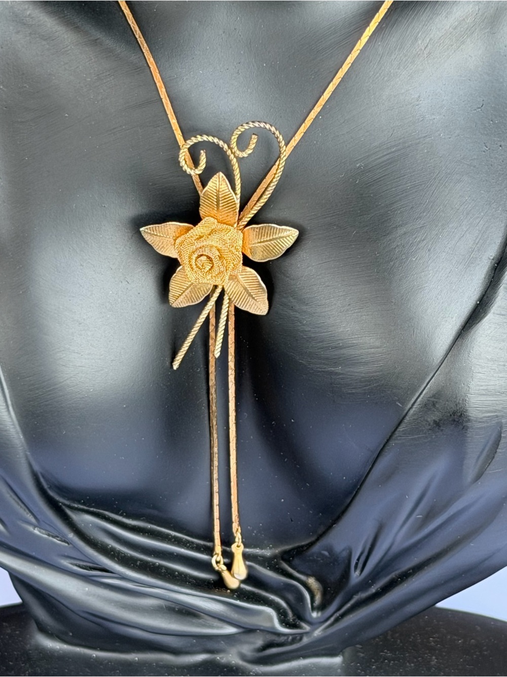 Vintage Gold Tone Mesh Rose Bolo Lariat Necklace Floral Slider